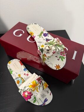 Gucci White Floral Leather Horsebit Slide Sandals
